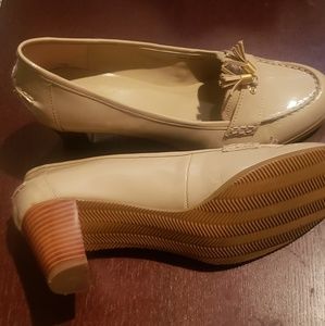 Ellen Tracy Tan Patent Leather